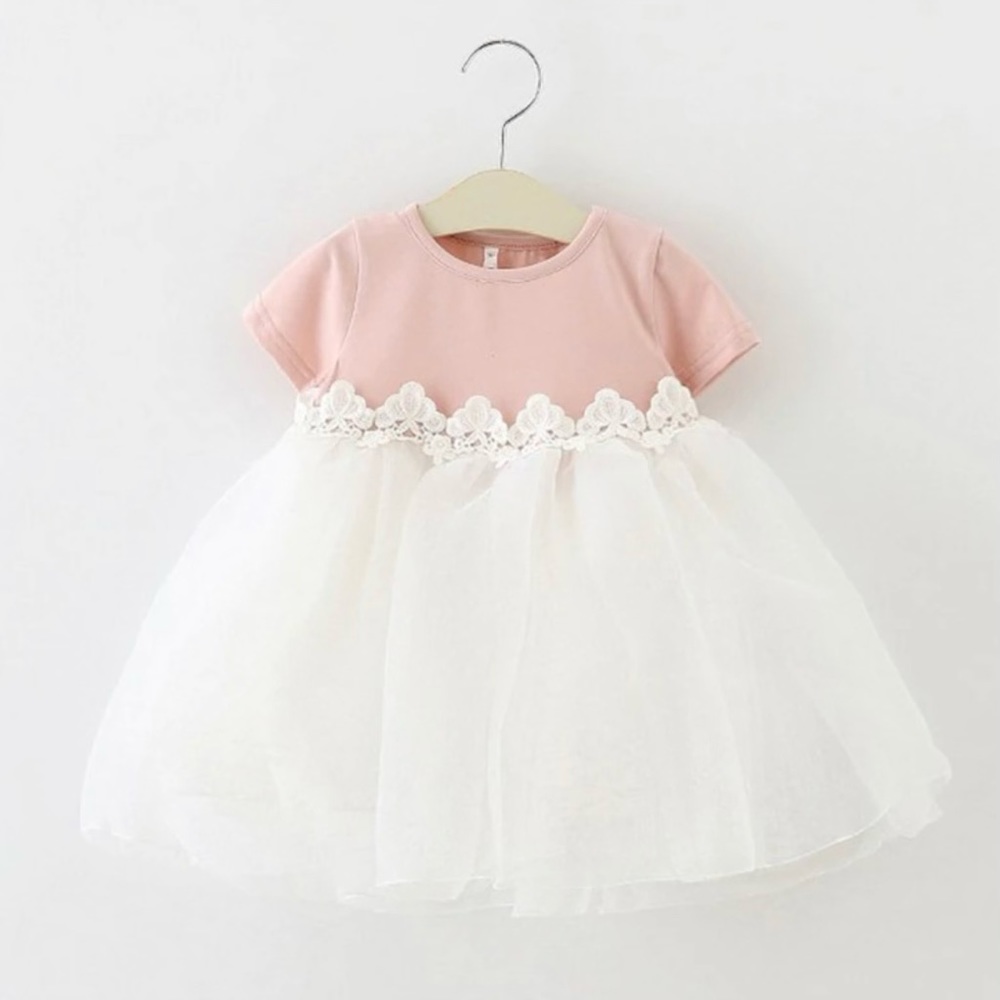 Little girls dress up!